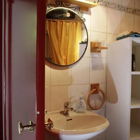 Bnb122 Bed & Breakfast 2*